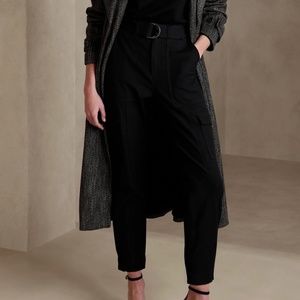 Banana Republic Slim Refined Cargo Pant, Size 6, Black